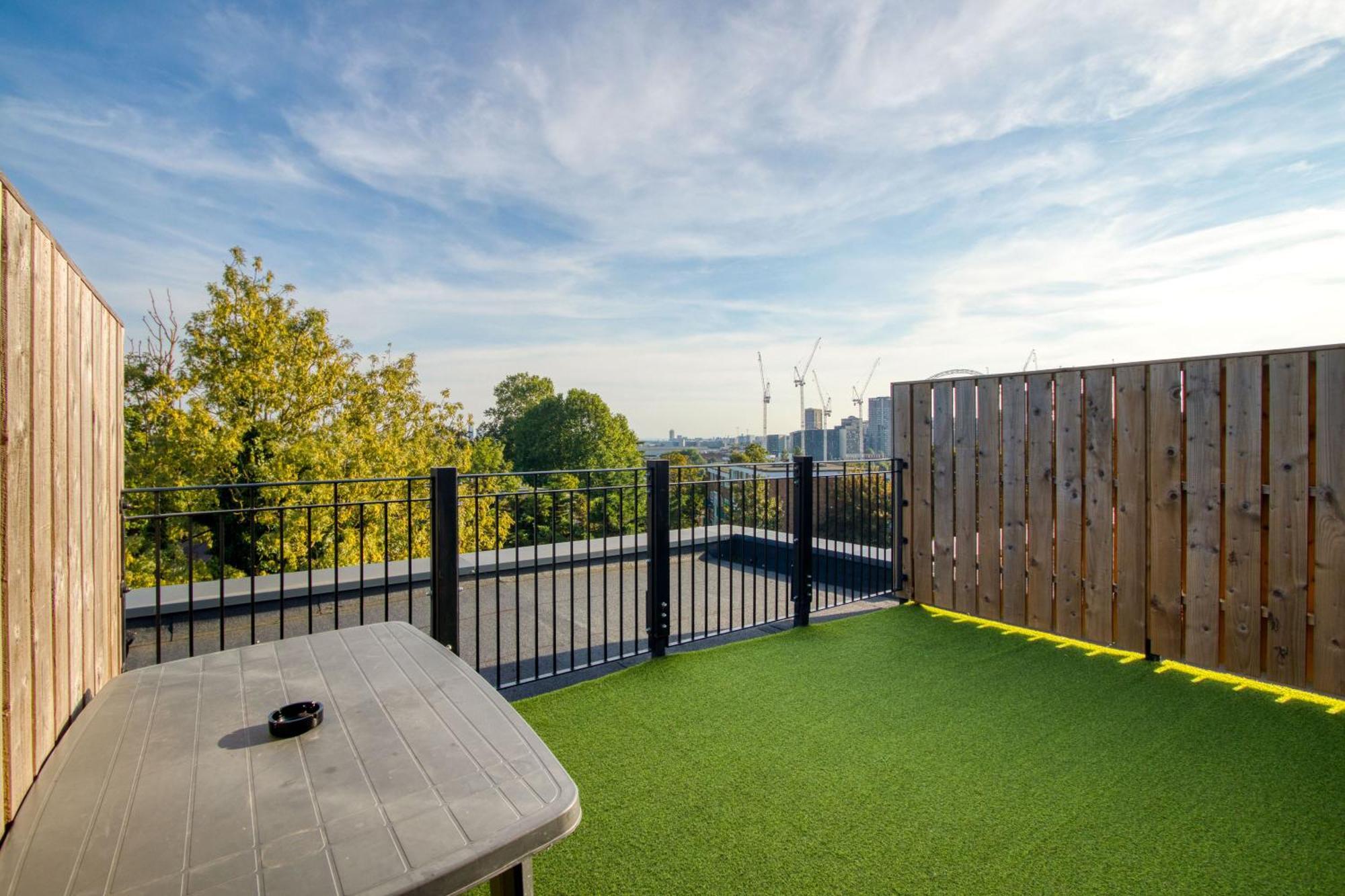شقة Modern Penthouse In Wembley لندن المظهر الخارجي الصورة